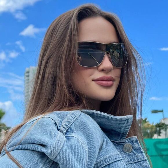 New Chopard Women Shield Sunglasses SCH-C20S-300G Gold Frame Gray Mirrored Lens - Picture 4 of 15